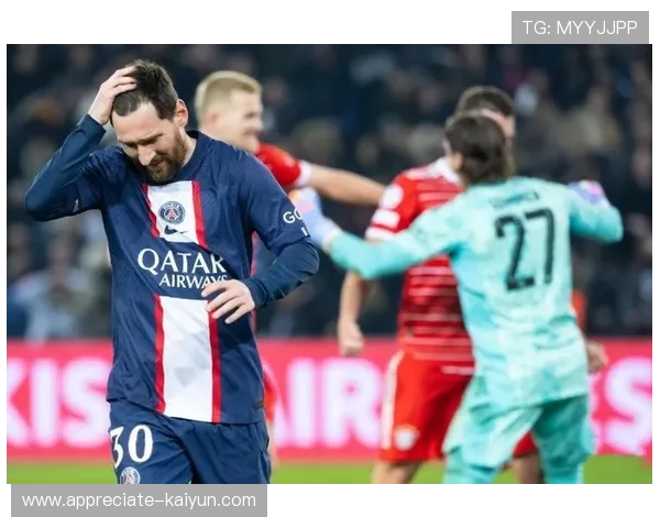 梅西与巴黎圣日耳曼续约谈判陷入僵局 球迷期待未来动向