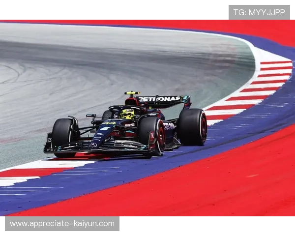 梅赛德斯与红牛新赛季争夺战加剧车手策略引关注