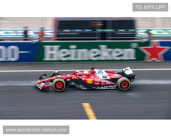 F1赛季最新动态：车队战略调整与新赛程精彩看点解析