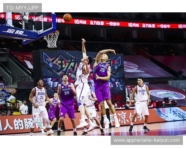 全明星赛激战正酣 篮球迷热议球员表现和未来趋势